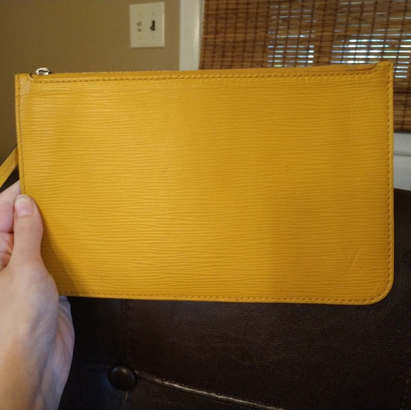 Authentic Louis Vuitton Neverfull Pochette Pouch - Picture 10 of 10